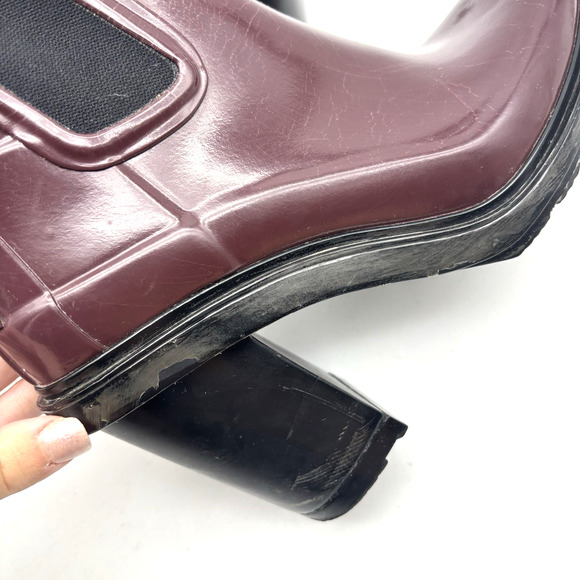 Deadstock Hunter Maroon on Black Block Heel Patent Rubber Ankle Boots Women's 7 - Picture 13 of 16
